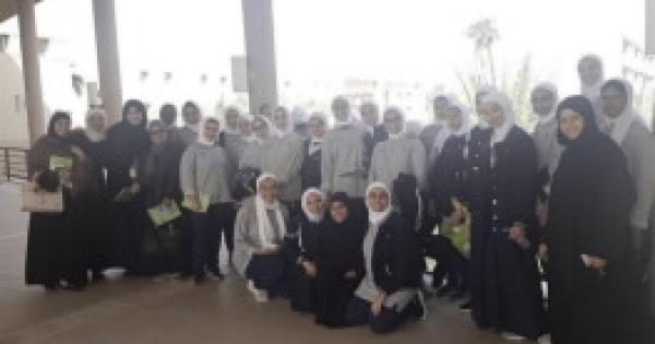طالبات روض الصالحين ولقاء ارشادي بالهندسة والبترول

