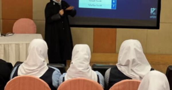 الأكاديمي نظم لقاء إرشادي لثانوية الفروانية للبنات