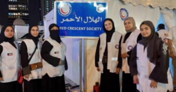 متطوعو جامعة الكويت في خدمة المصلين بمسجد الدولة الكبير